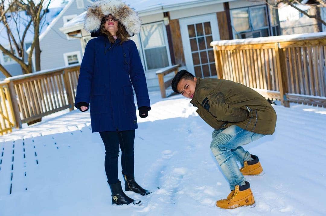 マーヴェリック・イギアのインスタグラム：「wanna take funny photos together? #newyear #sameshenanigans」