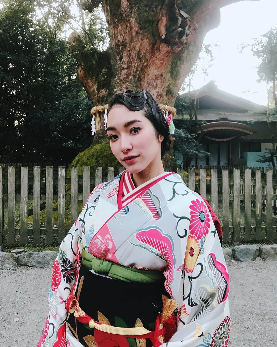 吉田沙世さんのインスタグラム写真 - (吉田沙世Instagram)「新年明けましておめでとうございます🎍🎌🎍 今年は日本のお正月らしく振袖で初詣に行きました😊🙏 本年もどうぞよろしくお願い致します💖 皆さまにとって良い１年になりますように🐶 #日本のお正月 #HappyNewYear #vintagekimono」1月3日 19時34分 - sayobaby