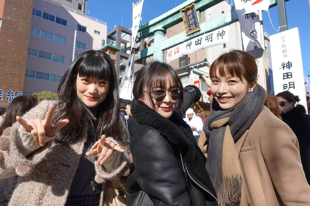 李千鶴のインスタグラム：「おいぬ年の始まりですね🐕 神様、皆様、今年もよろしくお願い致します⛩  #戌年 #神田明神 #初詣」