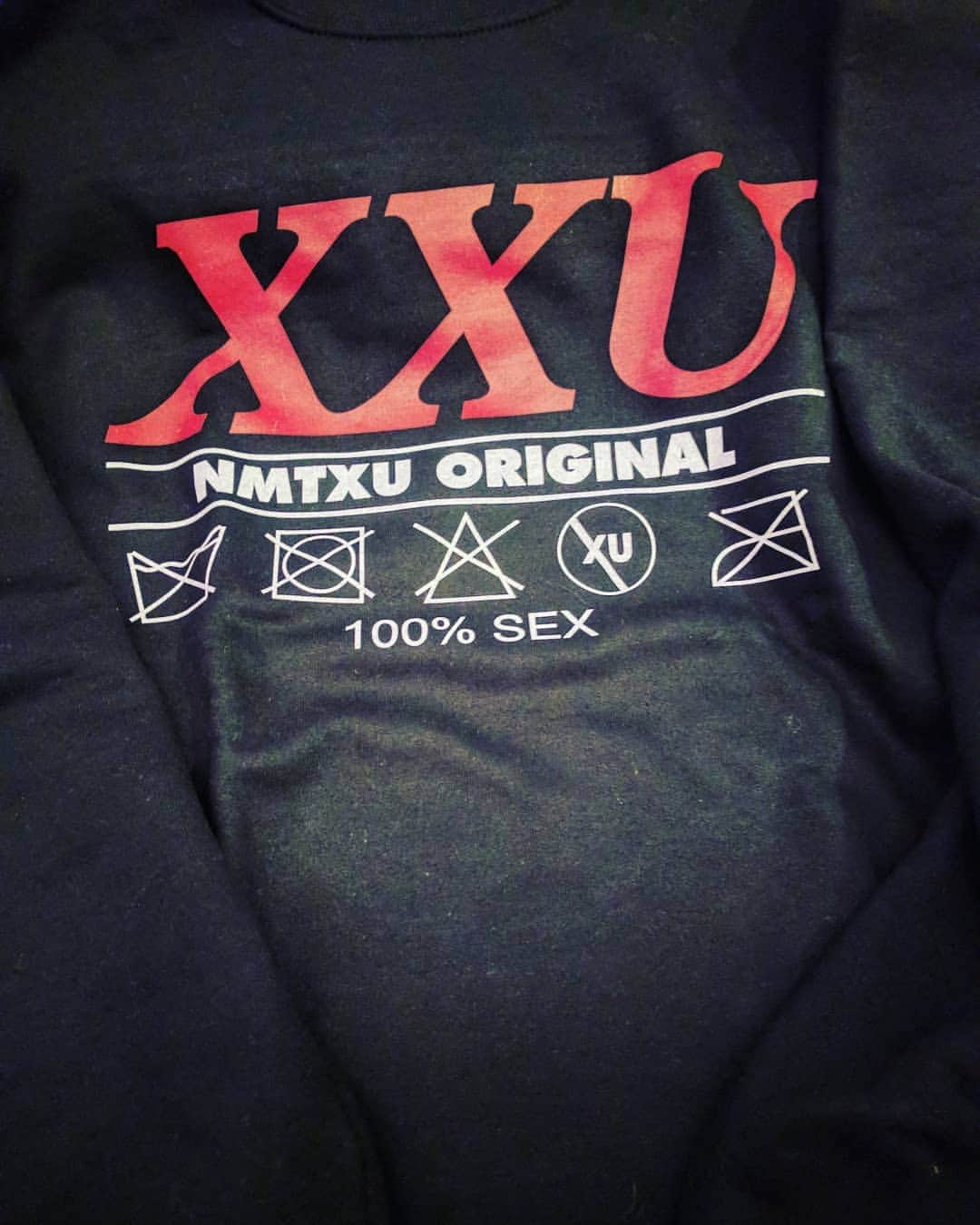 越中睦士さんのインスタグラム写真 - (越中睦士Instagram)「トレーナーゲット  #XXU　#XU  #nevermindthexu」1月3日 14時21分 - makotokoshinaka