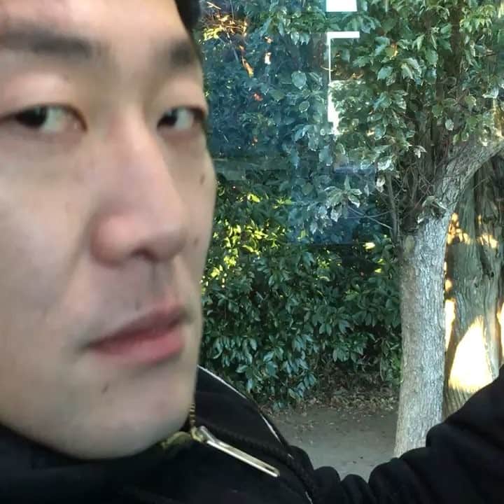 岸健之助のインスタグラム：「寝まんじゅうを起こしまんじゅう」