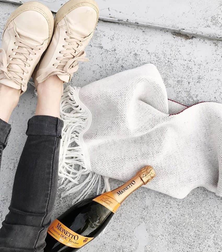 Mionettoのインスタグラム：「If you need us, we’ll be here with a bottle of Prosecco 🍾  Thanks #mionettoproseccousa 📸 #happy2018 #prosecco #mionetto #mionettodr #labodega #lovemionetto #mgc」