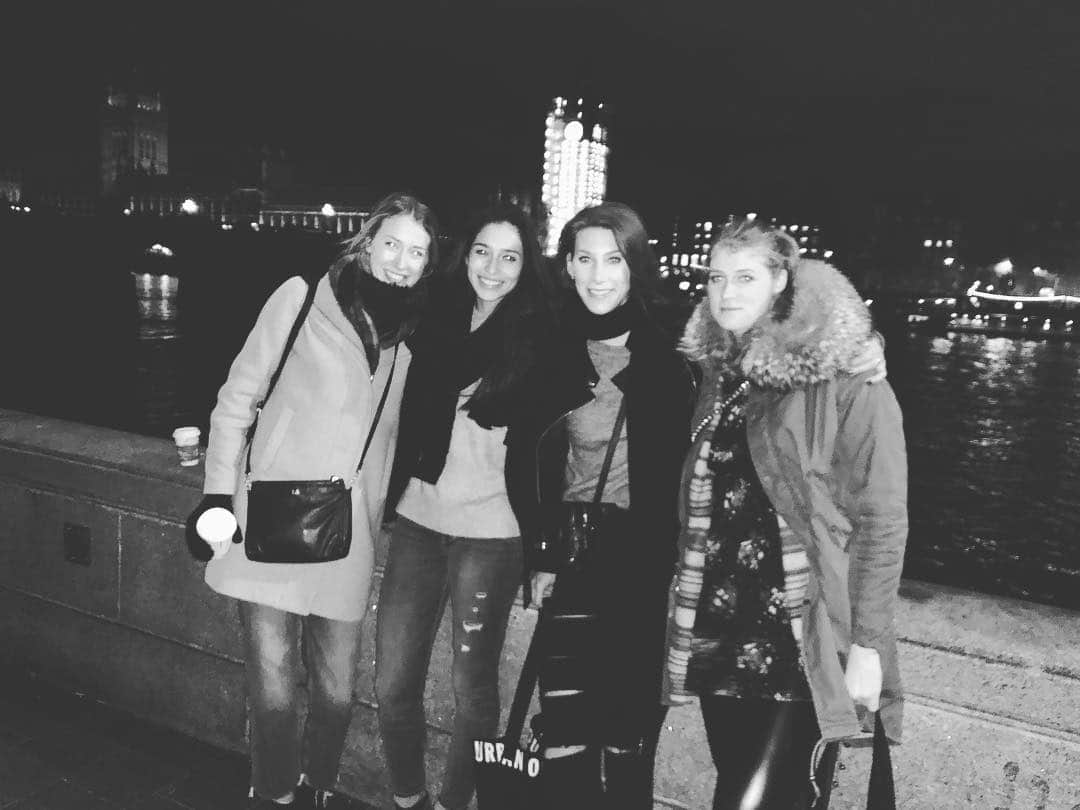 キンバリー・ヒルのインスタグラム：「New Years in London! 💃🏼」