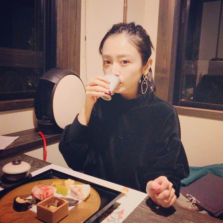 安達祐実さんのインスタグラム写真 - (安達祐実Instagram)「🍶🍶🍶 #お正月ですもの #嗜む程度に #ちびちびと」1月4日 9時13分 - _yumi_adachi