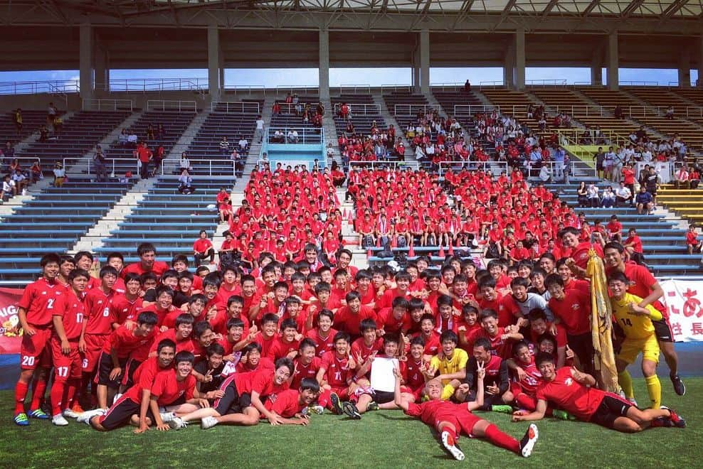 福田湧矢さんのインスタグラム写真 - (福田湧矢Instagram)「最後まで東福岡を応援してくれてありがとございました！！ この仲間と出会えて本当に幸せです！！ みんな大好き😘」1月4日 10時22分 - yuuya.1018