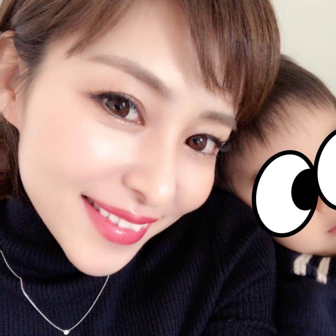 植田せいらのインスタグラム：「💄 ・ ・  歯ブラシ型のメイクブラシを使えば お肌がしっとり綺麗に仕上がる！ 気がする👀 ・ ・  そして、 @lycka_nishinomiya のマツエクで時短メイク♡ ・ ・  目頭から黒目まで ピュアカール 11.12.13mm 目尻を シャインカール 12.11mm お仕上げにコーティング✔️ ･ ･ ✴︎ご予約は✴︎ 西宮→0798-41-7572 神戸・大阪 →080-4240-6157」