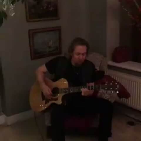 のインスタグラム：「a bit of music #adriansmith #repost #itsnotmyvideo #ironmaiden  @_anais.fuentes_」