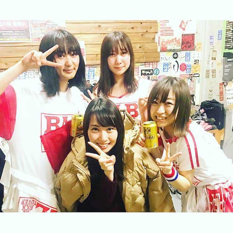 増田有華さんのインスタグラム写真 - (増田有華Instagram)「＊ とっても貴重な時間に立ち会えた気がします。 “さらけだす”ことを惜しみなくできる彼女たちに、背中を押された気がして、気づいたら胸がきゅーってなって涙が溢れてました。けっこうガチ泣きしてて自分でも引いたよww ずーっと応援しようとおもったし、 わたしもそんな女性になりたい。 一生懸命って最高にカッコイイ！！！ 今年も頑張れる気がしたよ、ありがとう赤い公園💓 #赤い公園 #こめさくぷれぜんつ #立川 #立川babel #ライブハウス #全曲新曲 #サラッとやってのけてたけど #ものすごいこと #さいっこう」1月4日 21時12分 - masuyuka_official