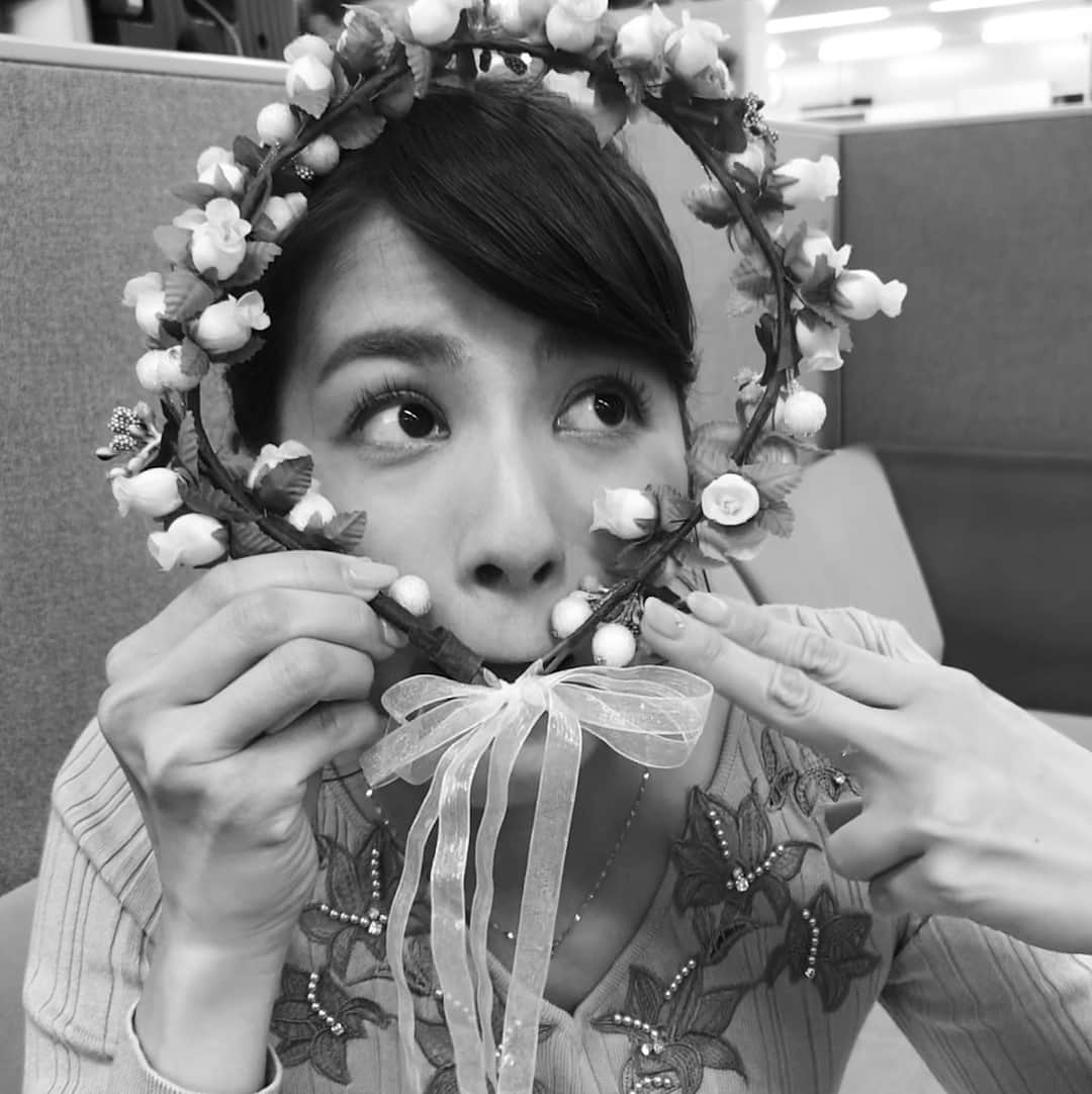 小澤陽子さんのインスタグラム写真 - (小澤陽子Instagram)「投稿遅れちゃいましたが！ #愛しのゆーみん さんの#誕生日お祝い😋🎉💓 今回は、かわいいパジャマをあげました🎁♪ * * #中々３人そろわず #やっと写真撮れました📸 #コソ泥風やってみたの巻。」1月5日 16時42分 - yoko.ozawa729