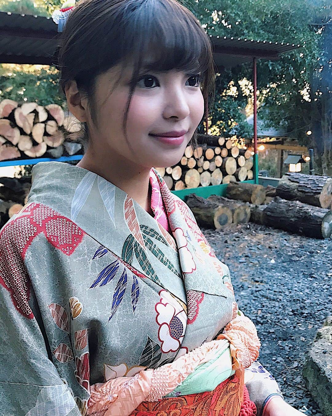 西谷麻糸呂さんのインスタグラム写真 - (西谷麻糸呂Instagram)「祖母が今の私と同じ歳の頃に着てた振袖で初詣⛩ 60年前の物未だに着られるなんて着物すご。 * #お正月 #2018 #happynewyear #japan #tokyo #japanese #kimono #girl」1月5日 15時56分 - mashiron21