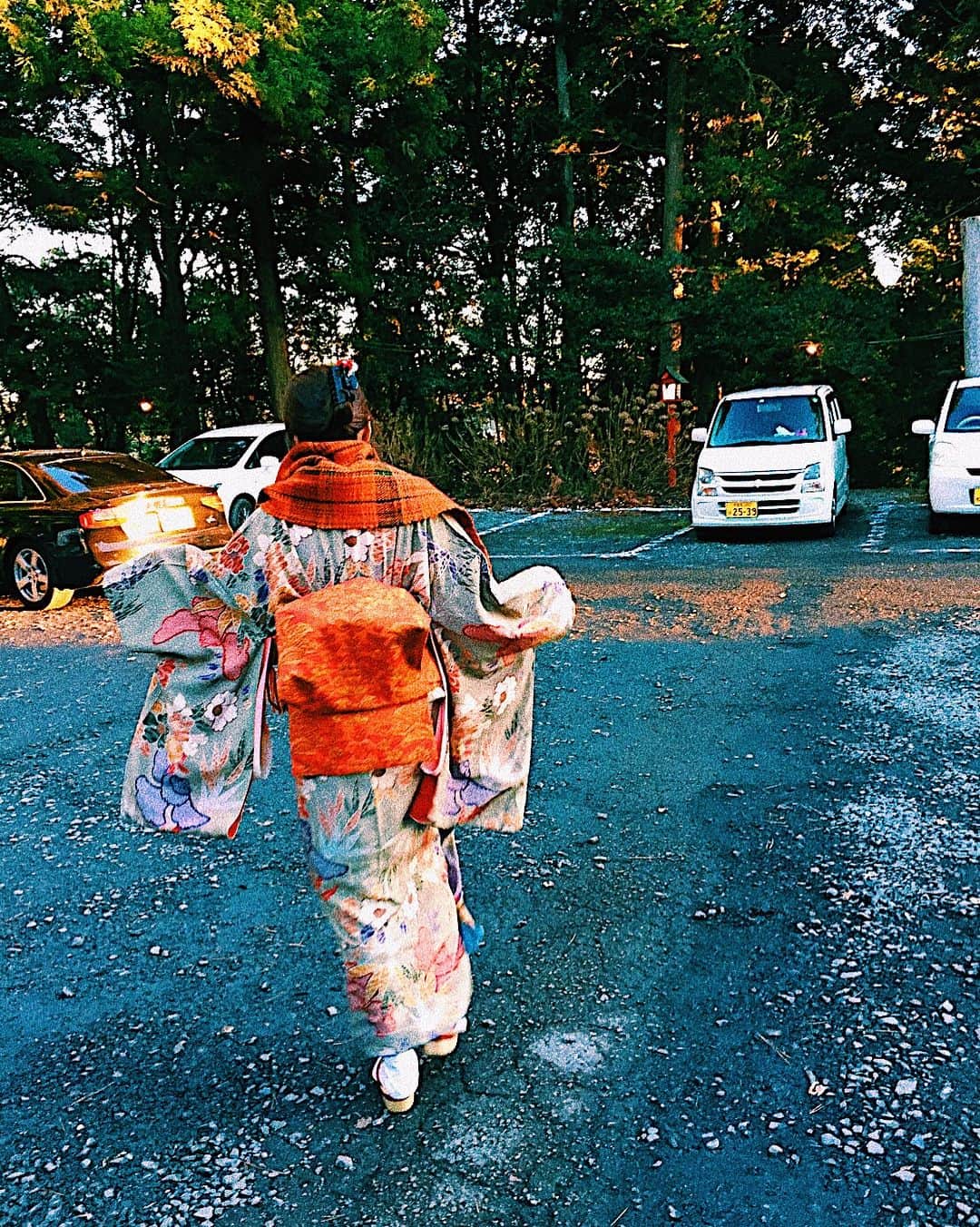 西谷麻糸呂さんのインスタグラム写真 - (西谷麻糸呂Instagram)「祖母が今の私と同じ歳の頃に着てた振袖で初詣⛩ 60年前の物未だに着られるなんて着物すご。 * #お正月 #2018 #happynewyear #japan #tokyo #japanese #kimono #girl」1月5日 15時56分 - mashiron21