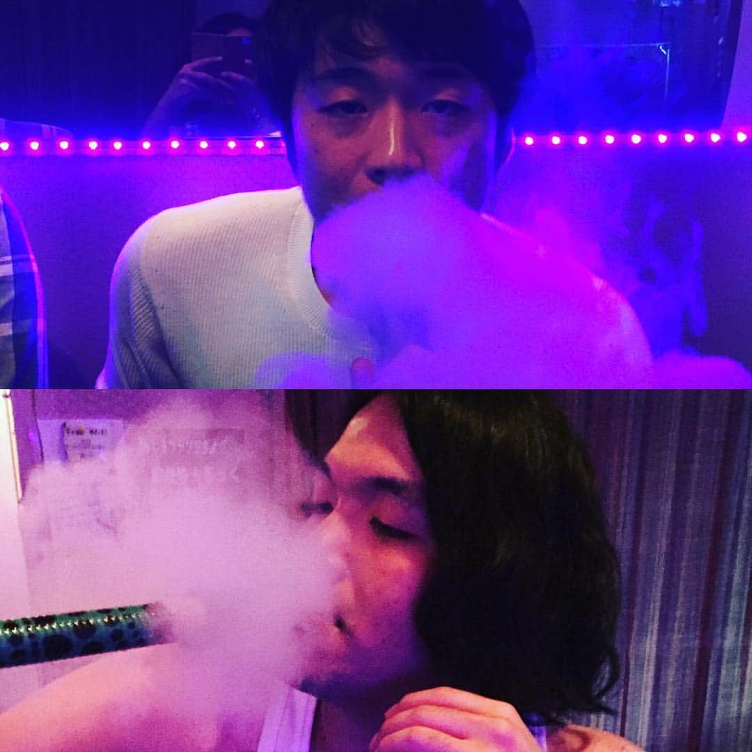盛山晋太郎さんのインスタグラム写真 - (盛山晋太郎Instagram)「水タバコ  こりゃハマる！！ #シーシャ #LAPICHU #にーやん #隣のイギリス人男性に #あなたイギリスだとスーパープレイボーイよと言われた #日本だとあれだけどね、と #プラマイプラ！！！」1月6日 2時48分 - morishimc
