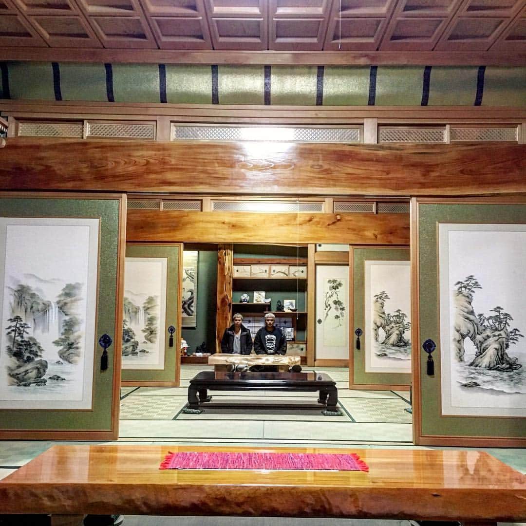 ELLYのインスタグラム：「HOME」