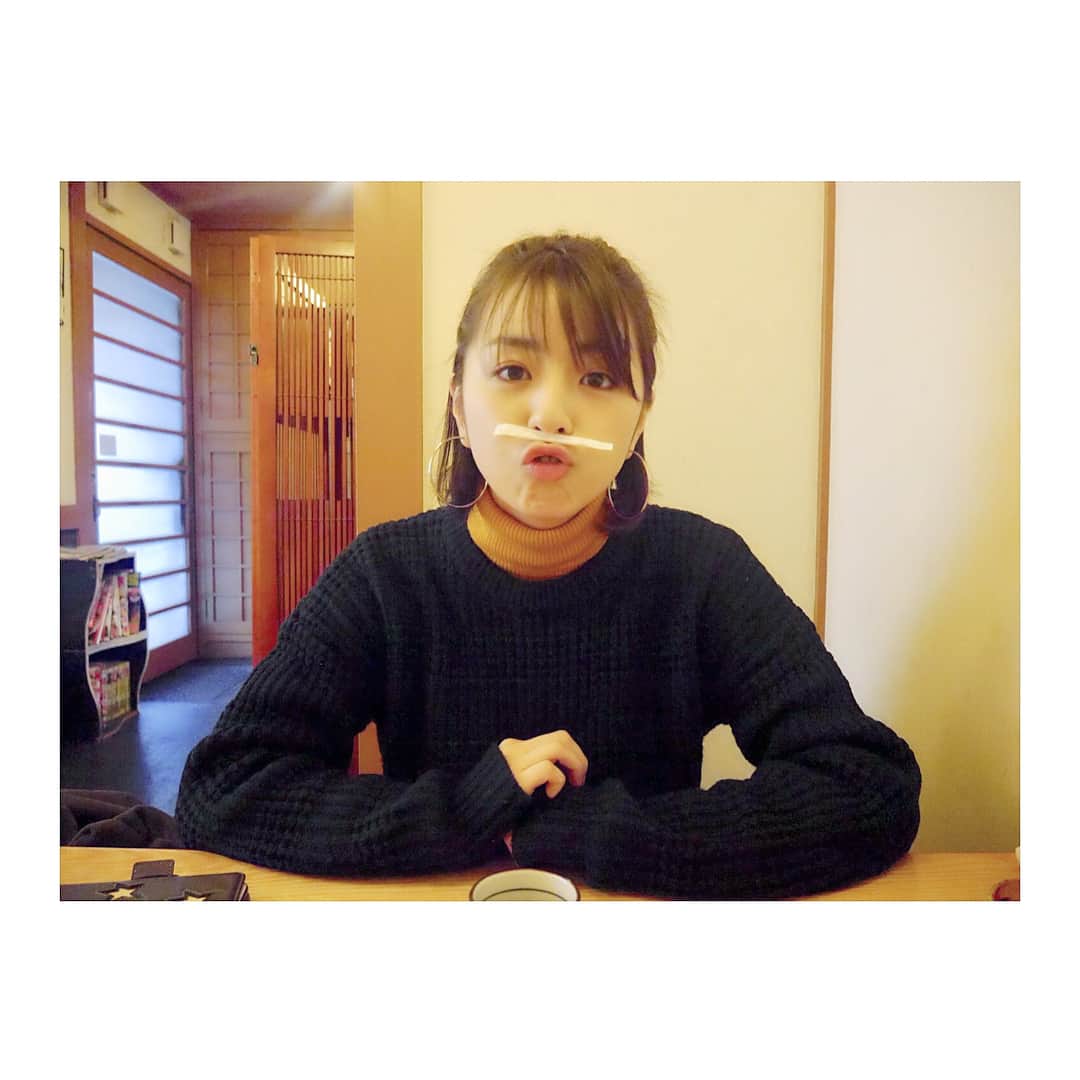 柳ゆり菜さんのインスタグラム写真 - (柳ゆり菜Instagram)「. . 大阪にいる親友 @lll.rs.lll と神社に👏  電車で寄り添いながら 好きな音楽を教えあったり 楽しい時間。  #おそば待機中」1月5日 20時09分 - yurinayanagi__