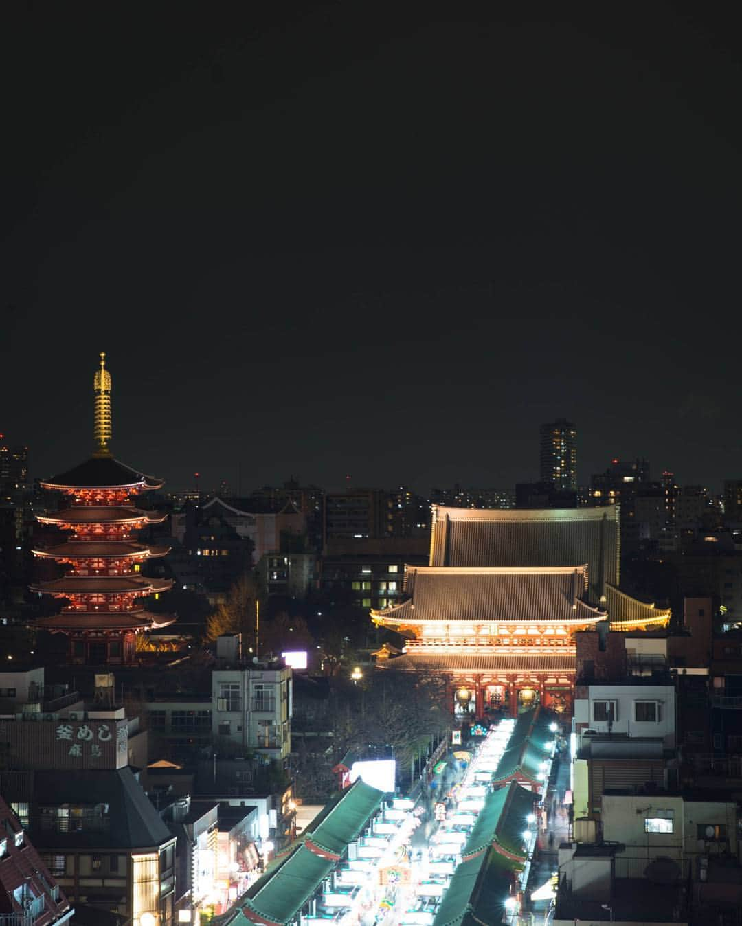 kazumaのインスタグラム：「.. . Night Asakusa🌃 . . まだ2018が始まって、カメラを持って浅草以外に行っていない。 どこか夜景でも撮りにいきたいな🤔 . . 昨日のイッテンヨン、今日の試合観ても 棚橋弘至のコンディションよろしくなく、 今後が心配（←全く脈絡なしのプロレスネタ） . . #浅草 #asakusa  #浅草ら部 . . . . . . . . . . . . . ————————————————— #igersjp #team_jp_ #instagramjapan #icu_japan #ink361_asia  #instadaily #igrecommend  #lovers_nippon #picture_to_keep #FreedomThinkers #jp_gallery_member #夜景 #love #amazing #東京カメラ部 #indies_gram #reco_ig #instagood #huntgram #pics_jp #huntgramjapan #japan_night_view #art_of_japan_ #ig_photooftheday #ファインダー越しの私の世界 #カメラ好きな人と繋がりたい ————————————————— . . . . . . .. ...」