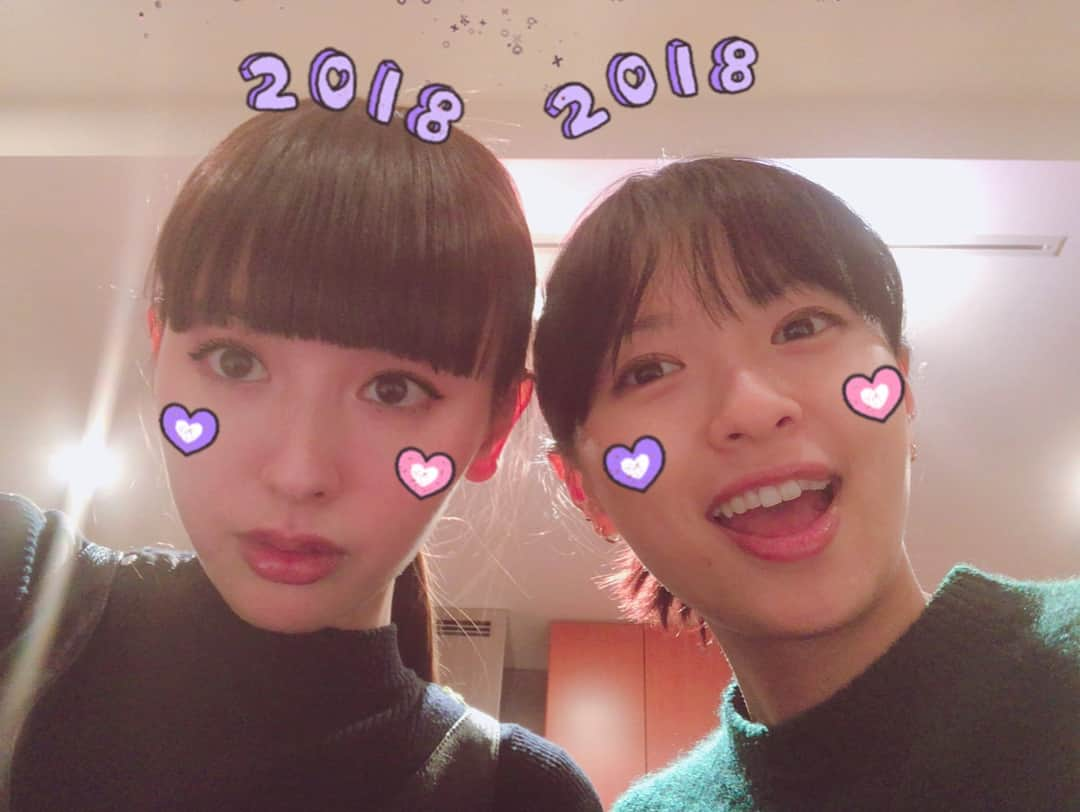 榮倉奈々さんのインスタグラム写真 - (榮倉奈々Instagram)「2018年🐶初の#えみなな🌈💟🦄」1月5日 21時12分 - nana_eikura