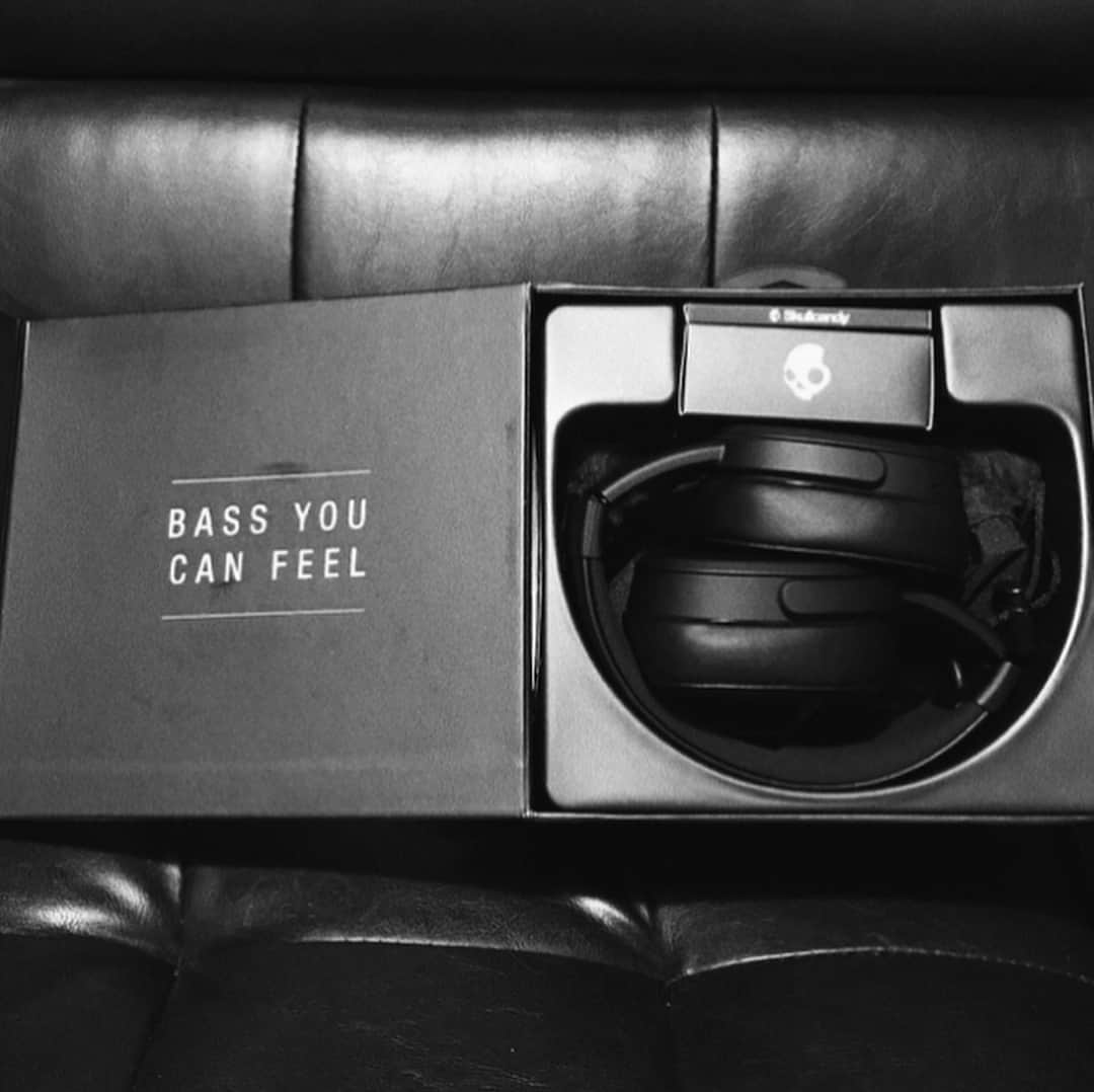 青野楓さんのインスタグラム写真 - (青野楓Instagram)「新しい#headphone 🎧を買いました。 #skullcandy のCRUSHER WIRELESSです。店員さんにおすすめ聞いたらこれを教えてくれました。重低音に合わせて振動がきます！なのでひとりクラブ状態です。より音楽を聴くのが楽しみになりました🖤#kaedemusic」1月5日 22時16分 - kaede626