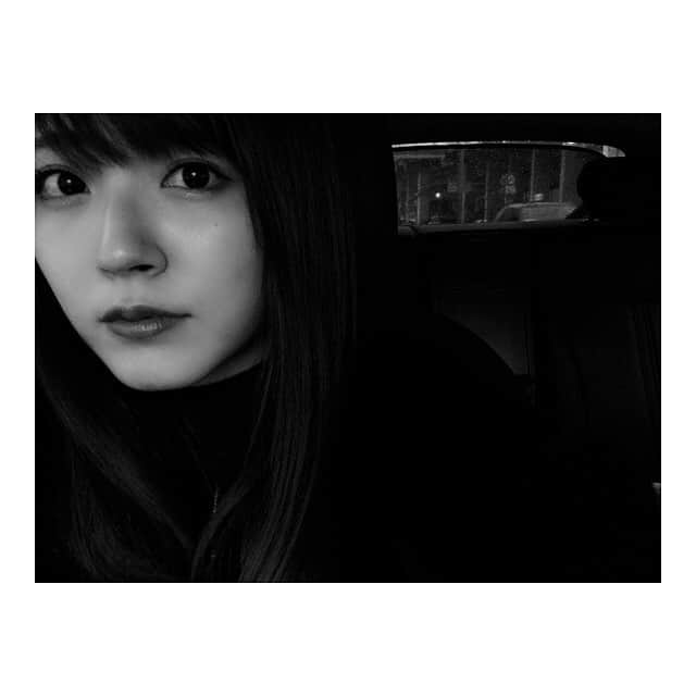 鈴木愛理さんのインスタグラム写真 - (鈴木愛理Instagram)「🔲🔳 しろくろ。 . #black #white #仕事はじめしました #☺︎」1月5日 23時04分 - airisuzuki_official_uf