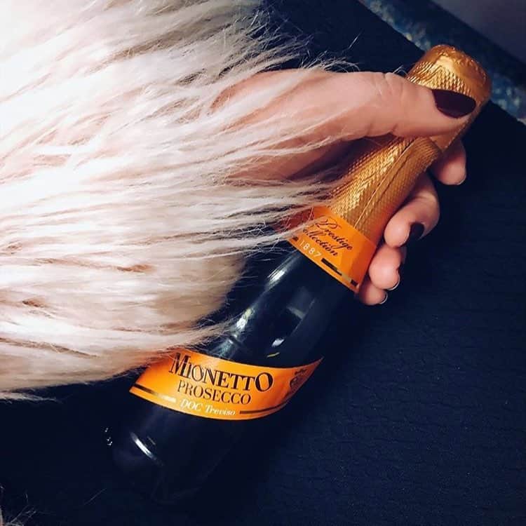 Mionettoのインスタグラム：「Be fabulous every day! Happy Friday 💃🏻 Thanks #mionettoproseccousa 📸 #mionetto #mionettodr #lovemionetto #prosecco」