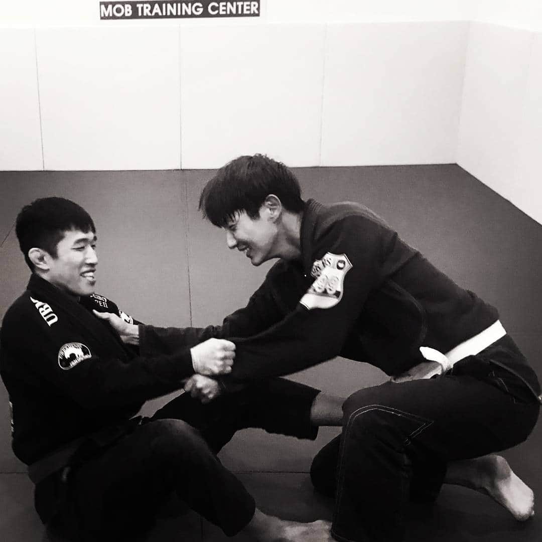 イ・ジュンギさんのインスタグラム写真 - (イ・ジュンギInstagram)「간만에 빠져버린 무술 주짓수 ! 가르침에 감사합니다.! @lee_gyeongsup  사범님!」1月6日 9時36分 - actor_jg
