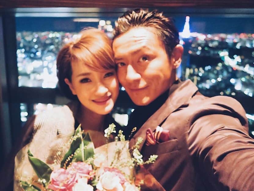 内山麿我のインスタグラム：「嫁の29歳のバースデーでした。 ちゃんとお祝いしてあげたのは何気に初めてでしたww ・ #まろ #maro #mensfashion #mensmodel #japanesemen #dance #dancer #singer #artist  #free #freedom #お祝い #happy」
