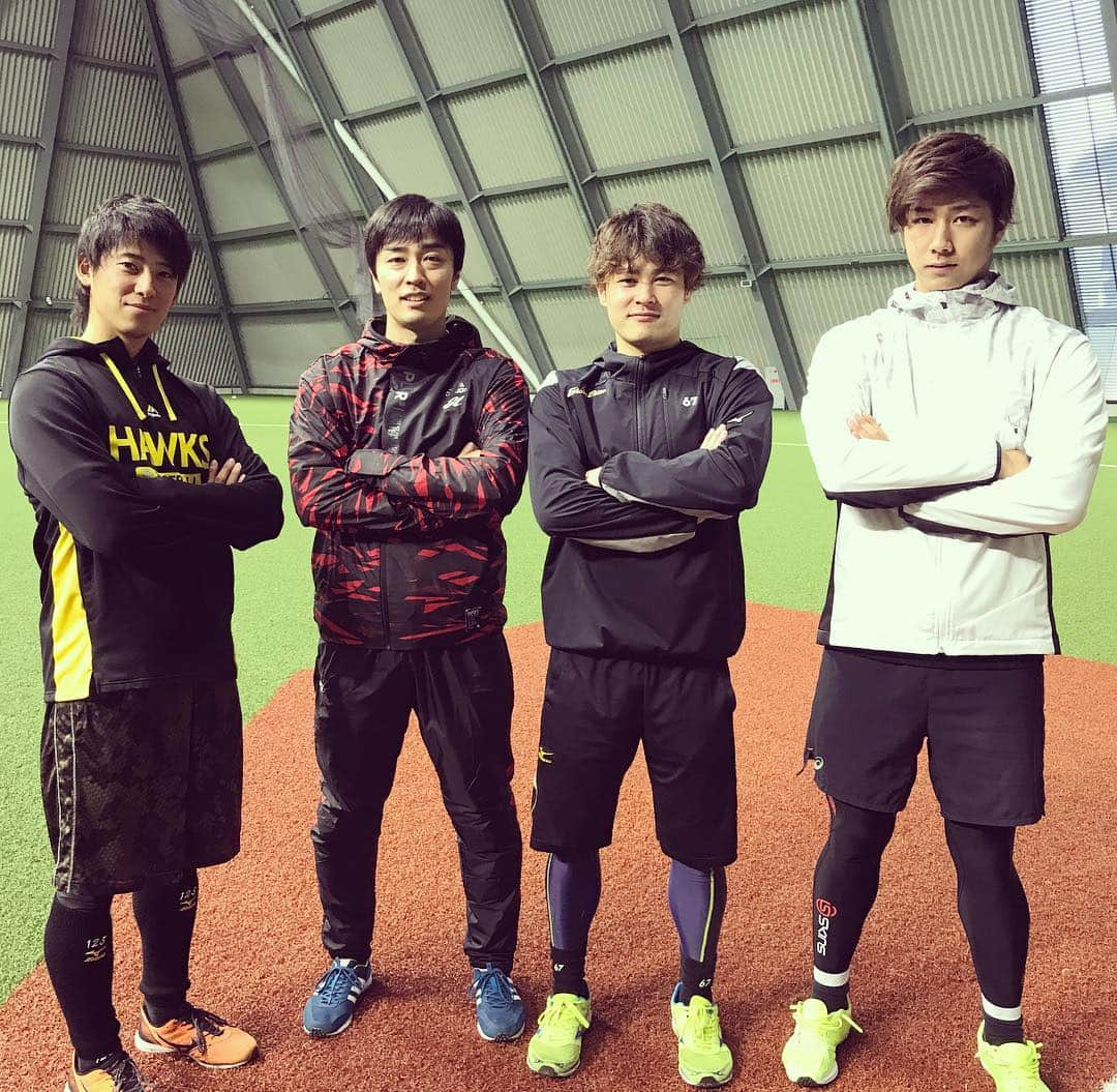 福岡ソフトバンクホークスさんのインスタグラム写真 - (福岡ソフトバンクホークスInstagram)「#自主トレレポート #モバイル公式サイト#選手メッセージ #softbankhawks #ホークス #和田毅 #笠谷俊介 #伊藤祐介 #齋藤誠哉」1月6日 14時50分 - softbankhawks_official