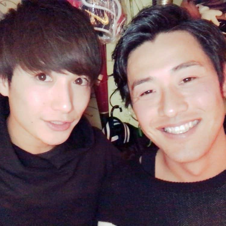 荒木貴裕のインスタグラム：「舞台やテレビでも活躍中のかっち☆ 同い年で出身地もお隣さん^ ^ 久しぶりだったけど、楽しかった😆 今年もお互い頑張ろう！ #井深克彦#俳優#モデル#タレント」