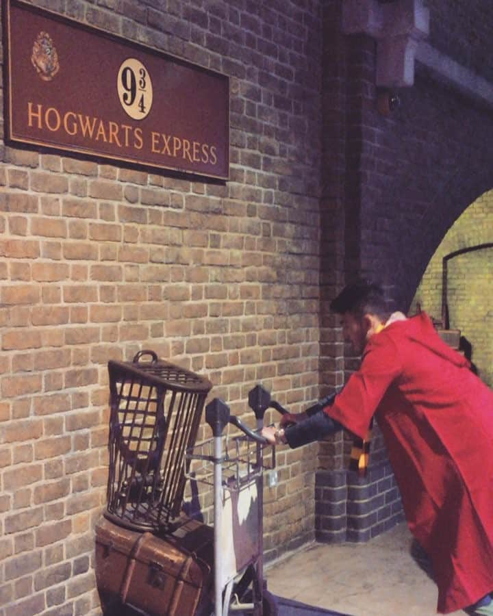 Kam Wai Suenのインスタグラム：「I guess I’m going to miss my train again ... #hogwartsexpress #hogwarts #hp #harrypotter #london #londres #uk #england #warner #warnerbros #studiotour #wb #wbstudiotourlondon」