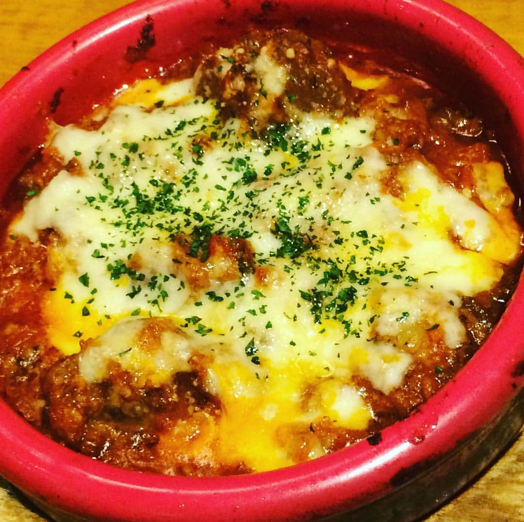 calamarodaimonさんのインスタグラム写真 - (calamarodaimonInstagram)「新メニュー❗️ 『牛すじのスパイシーチーズ焼き』🎵 めっちゃトロトロに煮込みやした😋 #バーレイウィート#バル#クラフトビール#ワイン#お酒好き#国産ワイン#ハイボール#海外ワイン#ウイスキー#飲み会#浜松町#大門#女子会#肉好き#肉バル#スペアリブ#bar#飲み放題#東京タワー#ビアフライト#クラフトビール飲み比べ#barleywheat#ハッピーアワー」1月6日 19時20分 - calamaro0406