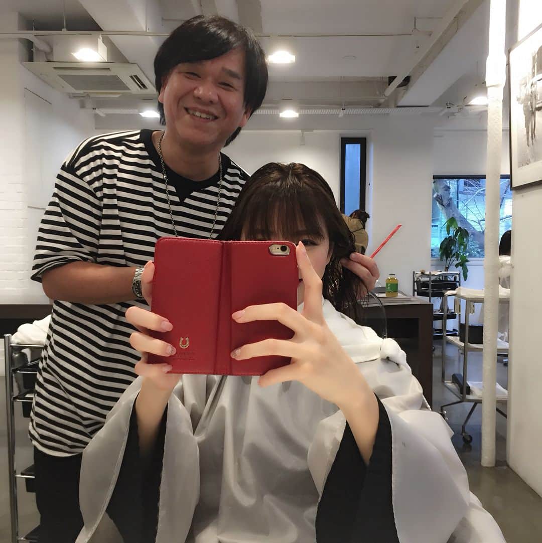 三田友梨佳さんのインスタグラム写真 - (三田友梨佳Instagram)「みなさん、たくさんのメッセージありがとうございました。 悩んだ結果、、、 前髪切っちゃいましたっ！！！ 気持ち新たにこれからもお仕事頑張ります！！ #hairstyle #久しぶりの #前髪 #シースルーバング  #ちなみにアレンも #newhairstyle🐶」1月6日 19時45分 - yurikamita_official