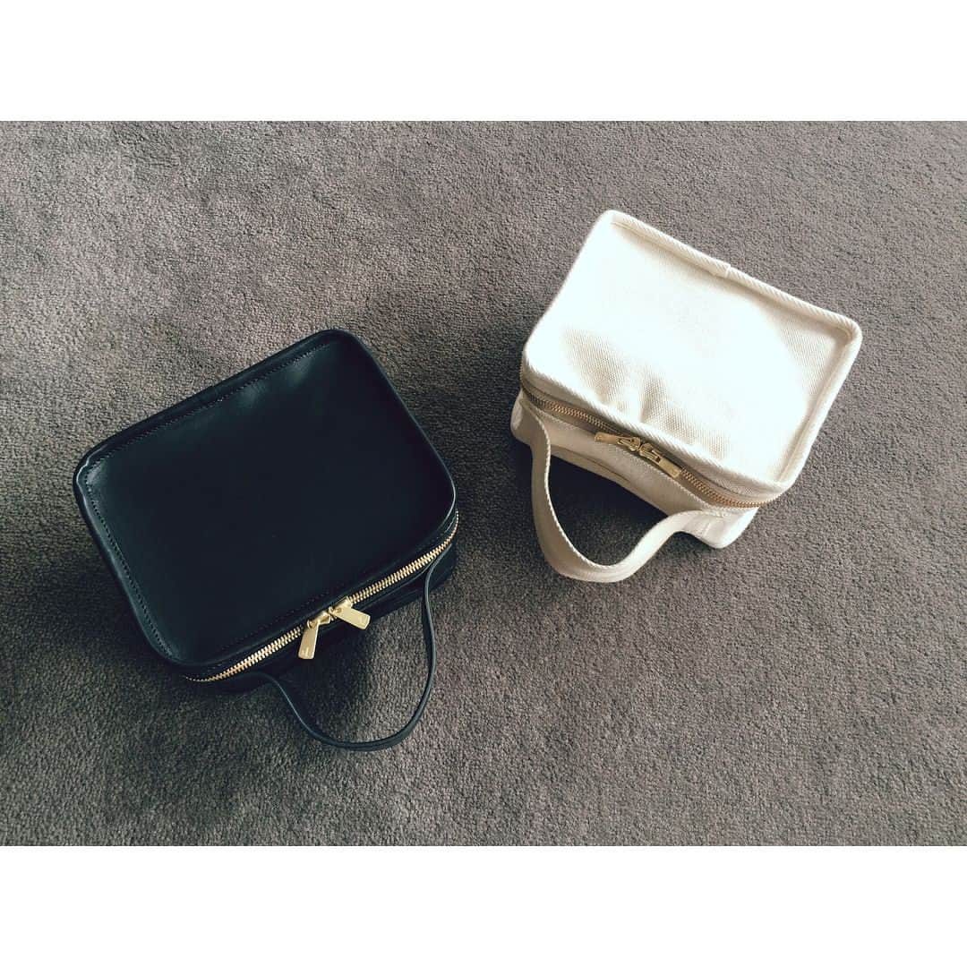 大田由香梨さんのインスタグラム写真 - (大田由香梨Instagram)「私がよく持っているこの Mini Bag❤︎ 実は、岡山の友人の縫製工場で、一緒に型紙をおこし縫ってもらいました^ ^ 岡山には古くからの帆布生地の工場があり、その美しさに惚れて、いつか、生活用品を作りたいなーと思っていました♡ 旅行用の globe trotterの内袋として試作品を自分用に作って、使いやすいサイズだったので毎日持ち歩いていたら、可愛いね〜♡と褒めていただき♡少量ですが、LAPAZのお店と自分のWEBサイト内で販売をしようと思います☺️🙌🏻 大きさは小さな小説が丁度入るサイズです。奥行きがあるので、ケータイや3つ折り財布、鍵や、少量のメイク道具は入ります☺️👍🏻 生地は倉敷帆布、ファスナーはYKKの中で最も好きなエクセラ❤︎ 縫製も岡山です^ ^ 来週の火曜日から発売いたします！！シンプルで飽きる事のないデザインでとっても使いやすいです！もちろんキャンバス生地なので汚れはつきますが、丸洗いできます♡クタクタに経年劣化のVintage感も可愛いです♡ 皆さんに使っていただけたら嬉しいです☺️🙏🏻✨ #黒のレザーは値段が高くなってしまうので発売は未定です🙏🏻 #Lifestylist #Bookbag @organic_table_by_lapaz ←こちらで販売します！ 通販はTopのBlogに火曜日に掲載します🙌🏻 #Lifework #OriginalBAG DoiくんWataruくんやっと(笑)ありがとう😊」1月6日 19時56分 - otayukari