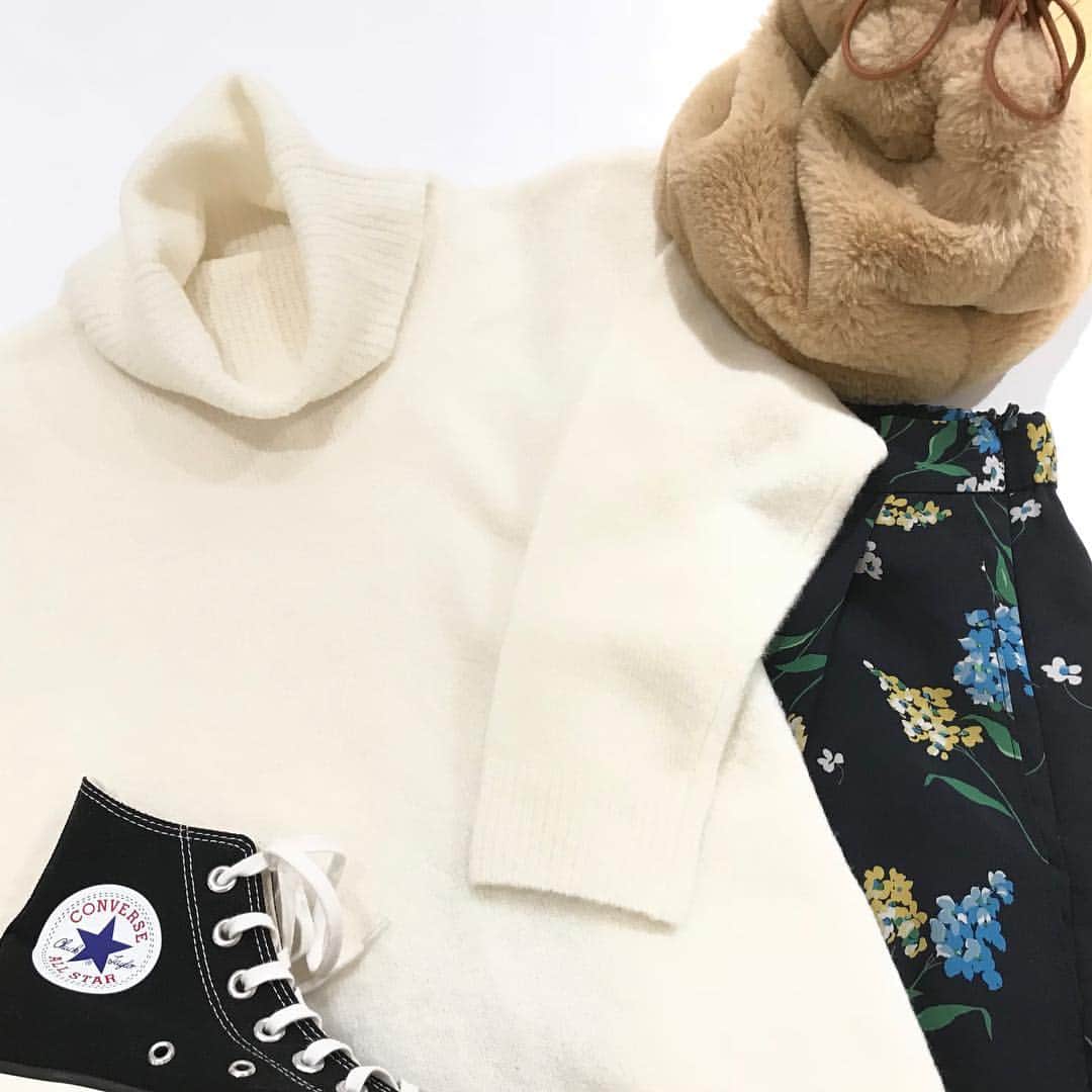 sheta officialのインスタグラム：「SALE recommend item ㅤㅤㅤㅤㅤㅤㅤㅤㅤㅤㅤㅤㅤ デザインやカラーで今の時期から春を先取りするのもオススメ。 全てSALE対象アイテムです。 ㅤㅤㅤㅤㅤㅤㅤㅤㅤㅤㅤㅤㅤ #Sheta」