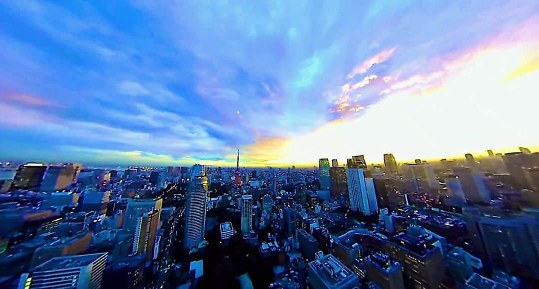 出浦寛子（HIROKO）のインスタグラム：「. . #Girl #TheInternet #featuring #KAYTRANADA #music #movie #video #tl #timelapse  #toranomonhills #tokyo #japan #cityscape  #twilight #cjhiroko #cjd_hiroko #detsuko #deurahiroko #videooftheday . . .」