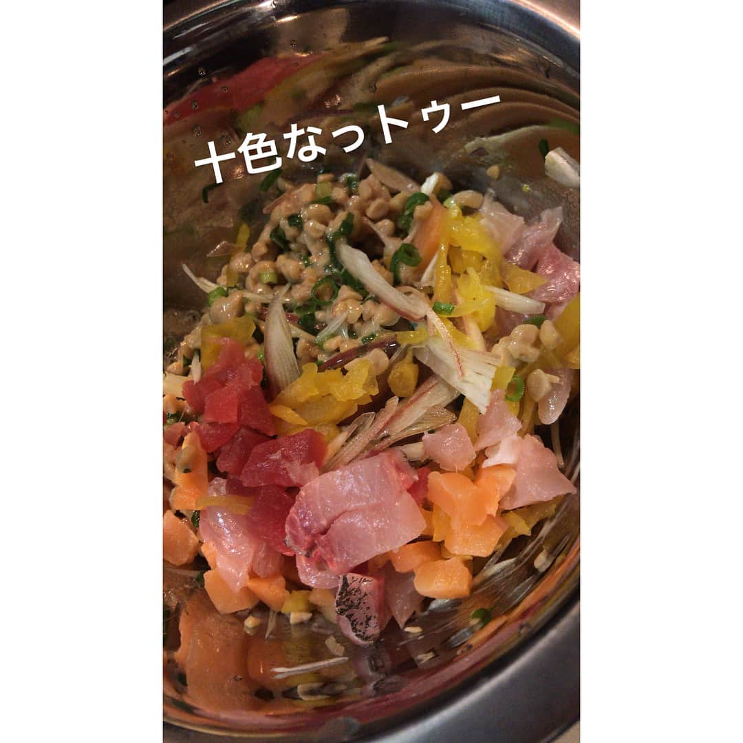 増田有華さんのインスタグラム写真 - (増田有華Instagram)「深夜の増田飯ぃ飯テロのお時間です。  今回のベストヒットは豚こまとニンニクの芽のオイスター炒め。あと5倍くらいの量作れば良かったと後悔。 まだまだ作りたい。無心で作りたい。 というか、誰か食べて😂 ＊ #増田飯ぃ #自炊 #おうちごはん #cook #cooking #嫁入り修行 #家飯 #ビールに合う #お酒に合う #いちにち一品作りたい  #写真フォルダが食べログ書いてる人並み #食べ物だらけ #作ってるとき無心タイム #ストレス発散 #鍋 #納豆 #神」1月6日 23時23分 - masuyuka_official