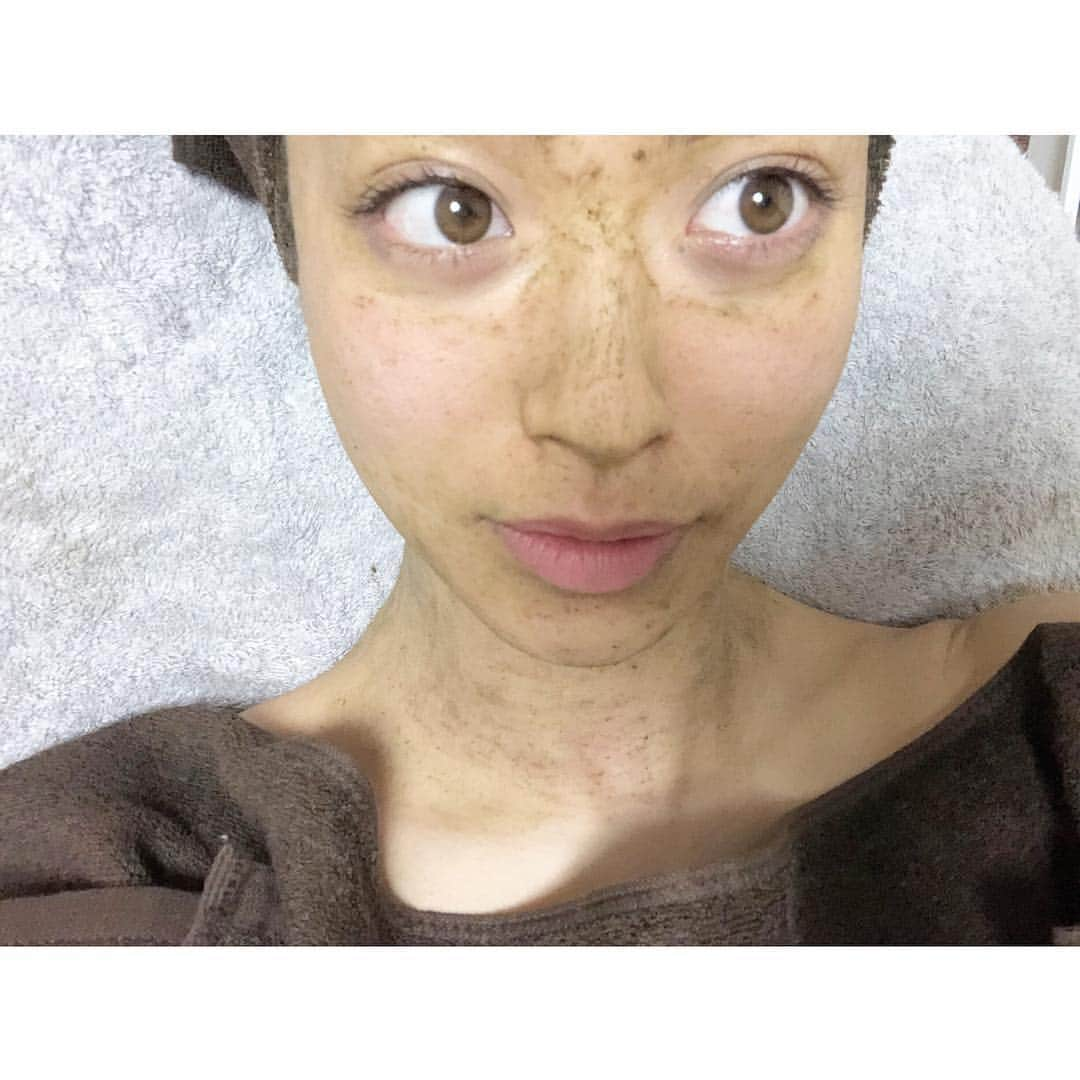 野崎萌香さんのインスタグラム写真 - (野崎萌香Instagram)「2018年の美容始めは 2B バイオトリートメントから  植物の力でグググっと 引き上げて 明るいつるつるの たまご肌へ。  顎のラインがキュッとでて 黒目も大きくなるよ。  肌が生まれ変わるまでの ダウンタイムが5日間。  休みの時しか出来ないけれど これが1番効く。  お肌つるっとして 本当に柔らかくなるよ。  まさに、むき卵🥚  琴さんいつもありがとう♡  @salon_de_reve ☎︎03-6427-3926」1月6日 23時21分 - moeka_nozaki