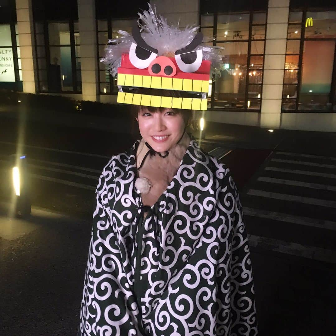 新井恵理那のNキャスさんのインスタグラム写真 - (新井恵理那のNキャスInstagram)「今年1回目の放送では獅子舞に…☆日中、都内で獅子舞に遭遇して頭をパクっとしていただいたところから発想して、工作してみました(*^_^*)みなさんの無病息災を願っています！今年もよろしくお願いしますー！ #新井恵理那  #新情報7daysニュースキャスター  #獅子舞」1月7日 1時05分 - tbs_7nc