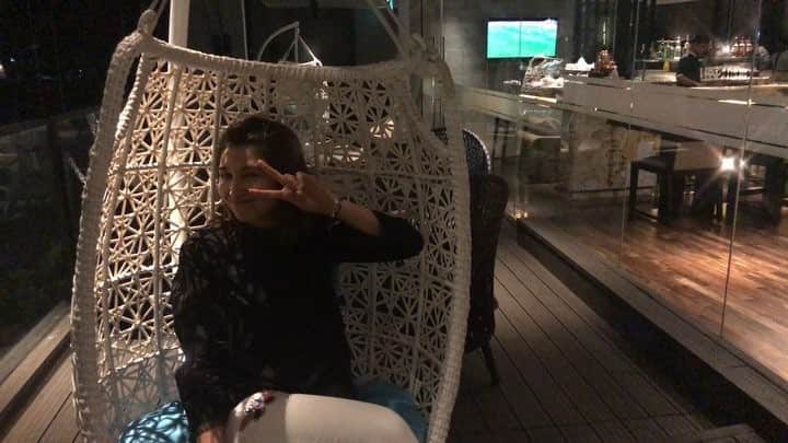 suika0601のインスタグラム：「✌🏻🌜💫✨🌴 #srilanka #🇱🇰 #chillin #swingchair #この椅子酔う」