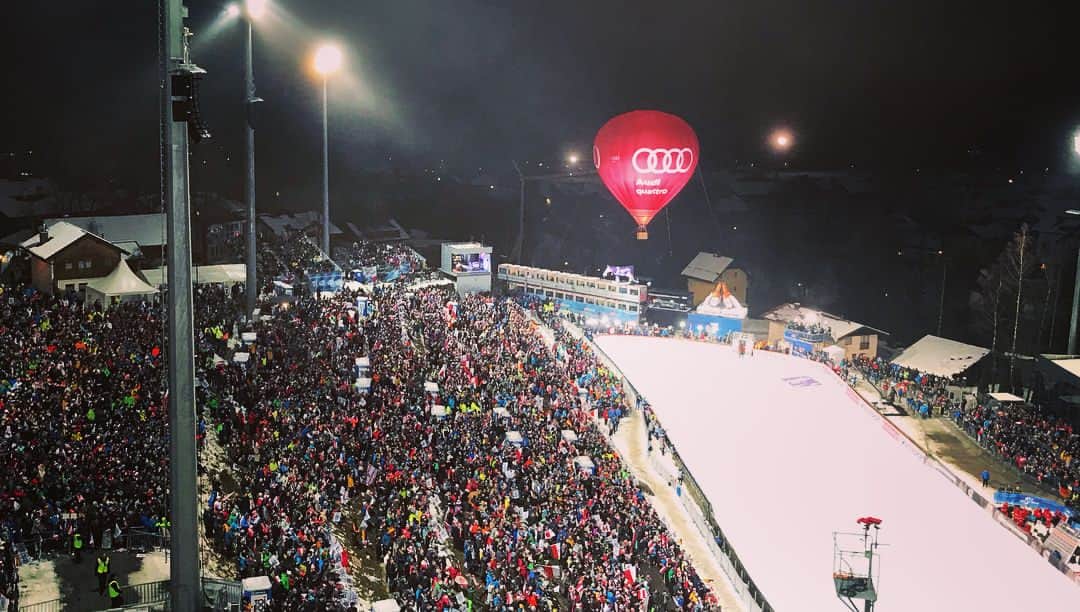 小林陵侑さんのインスタグラム写真 - (小林陵侑Instagram)「kamilさん#グランドスラム おめでとうございます㊗️👏🏽👏🏽 4hill全部で勝つってすごいなぁ、、 小林は20位でした。 #4hill #skijump #ryoyukobayashi」1月7日 3時41分 - ryo_koba