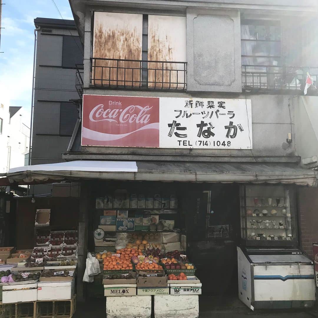 櫛引彩香のインスタグラム：「広島からお友達の兼永みのりちゃんが遊びに来てて（来ていて）、東京をお散歩しています🐶 フルーツジュースはメロンそのままの味で美味しかった🍈そのあとベトナム料理のお店へ。千駄ヶ谷のお店にも行って来ました。」
