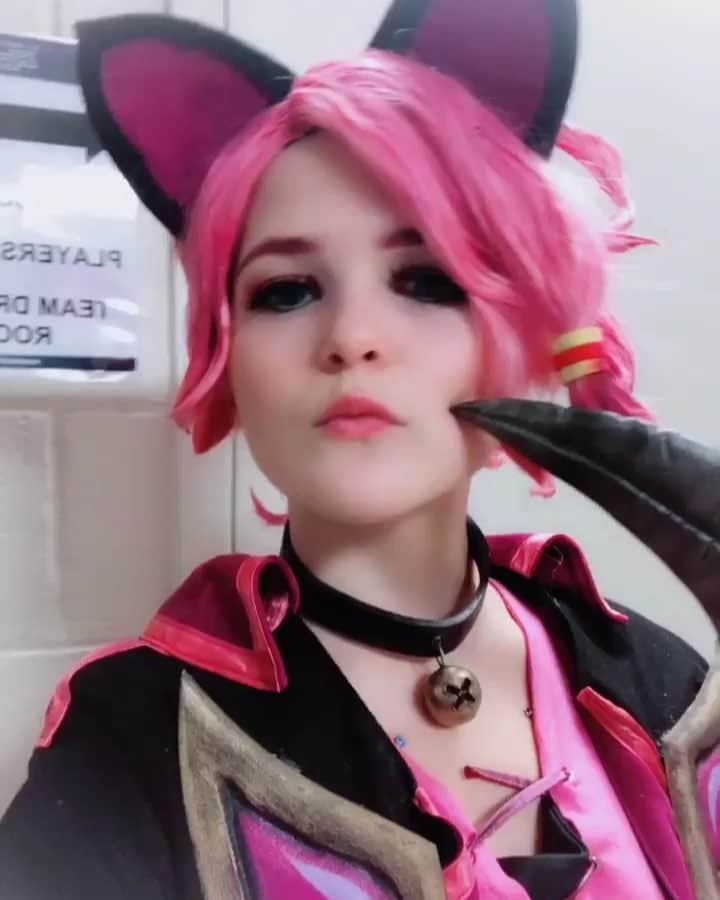 Meepo Team Dota2のインスタグラム：「Cute Maeve cosplay by @youtuuu 💕🐈💕 #Maeve #paladins #cosplay #gamecosplay #pink gcg_cos #ファッションショー #ゲーム  #アイスクリーム #ピンク #月 #カレンダー」