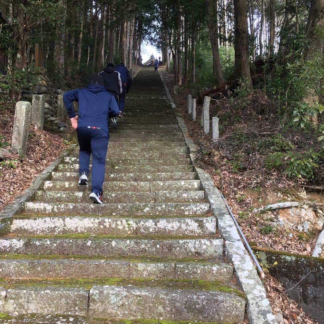 鈴木大地さんのインスタグラム写真 - (鈴木大地Instagram)「朝は階段トレーニングからスタート✨ これめっちゃきついっす😂」1月7日 9時09分 - 0818.daichi.e7