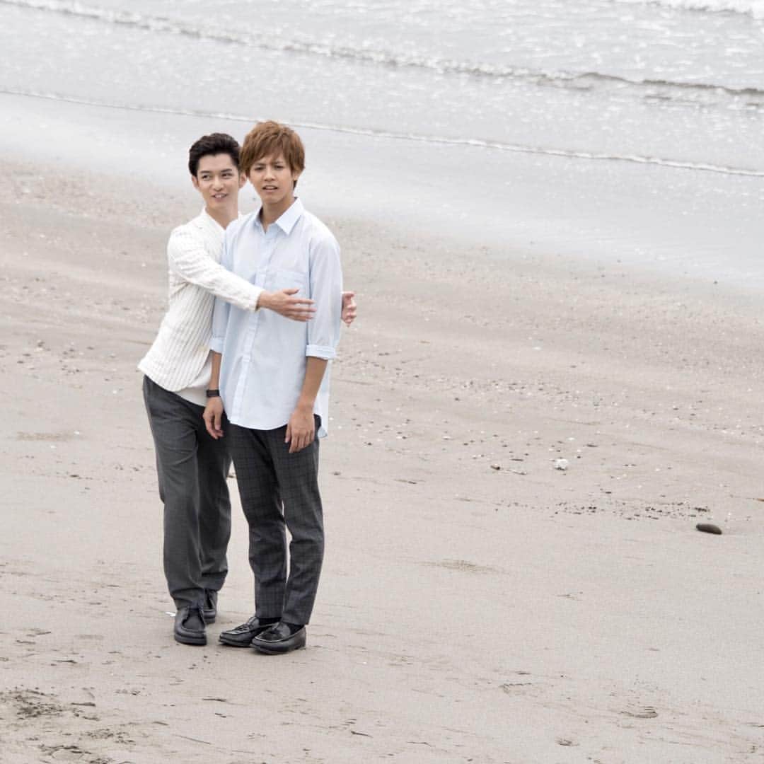 兄に愛されすぎて困ってますのインスタグラム：「DVD&Blu-ray発売まであと3日💕  一体何をしてるんでしょう...この2人...🤔 . ある舞台挨拶終了後、千葉さんが「あいつ、うまくなったな...」と一言😂お兄は何が“うまく”なったのか⁉️特典映像、楽しみにしていてください🔥  #お兄と裏のお兄 #兄こま #DVDとブルーレイは1月10日発売」