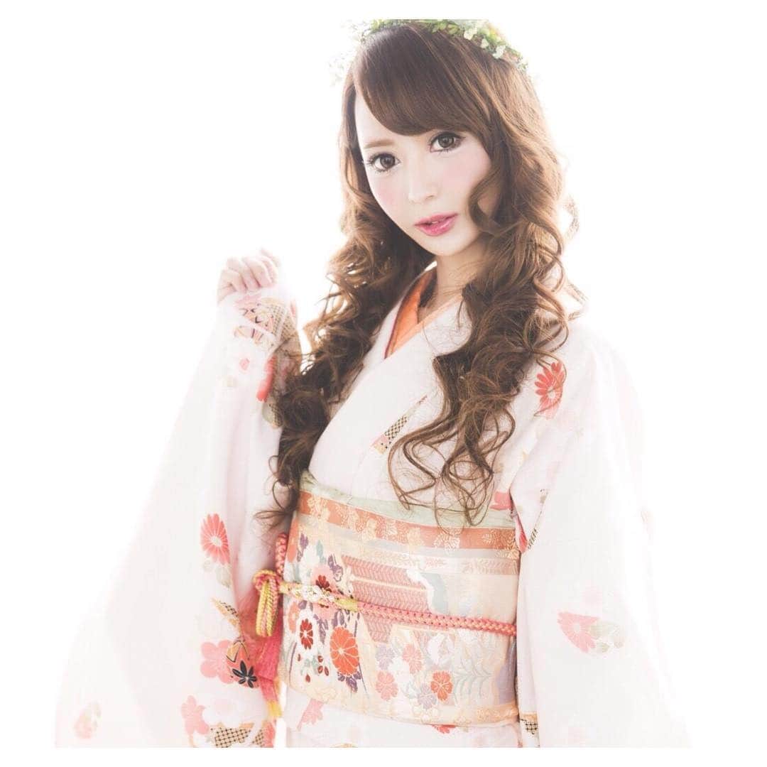 望月美穂のインスタグラム：「そろそろお正月休み終わりますっ(´•ω•̥`) . 寝正月は幸せでした♡♡ . . #あけおめ#寝正月 #luline#inlove #東京#新宿#歌舞伎町 #キャバクラ#キャバ#キャバ嬢 #フォローミー#followme #follow#followalways #tagsforlikes#tflers#instagood #instalike#like4like#instadaily #tokyo#shinjuku#kabukicho」