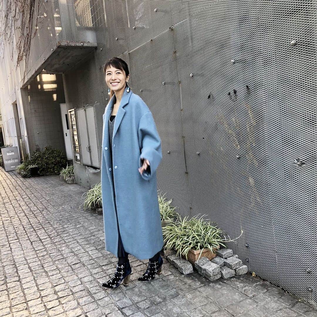 神戸蘭子さんのインスタグラム写真 - (神戸蘭子Instagram)「マネージャーさんとコートがかぶった日^ ^  #照れるよね  #ロングコート #ママファッション #ママコーデ #sサイズ #sサイズコーデ」1月7日 19時21分 - ranran0414