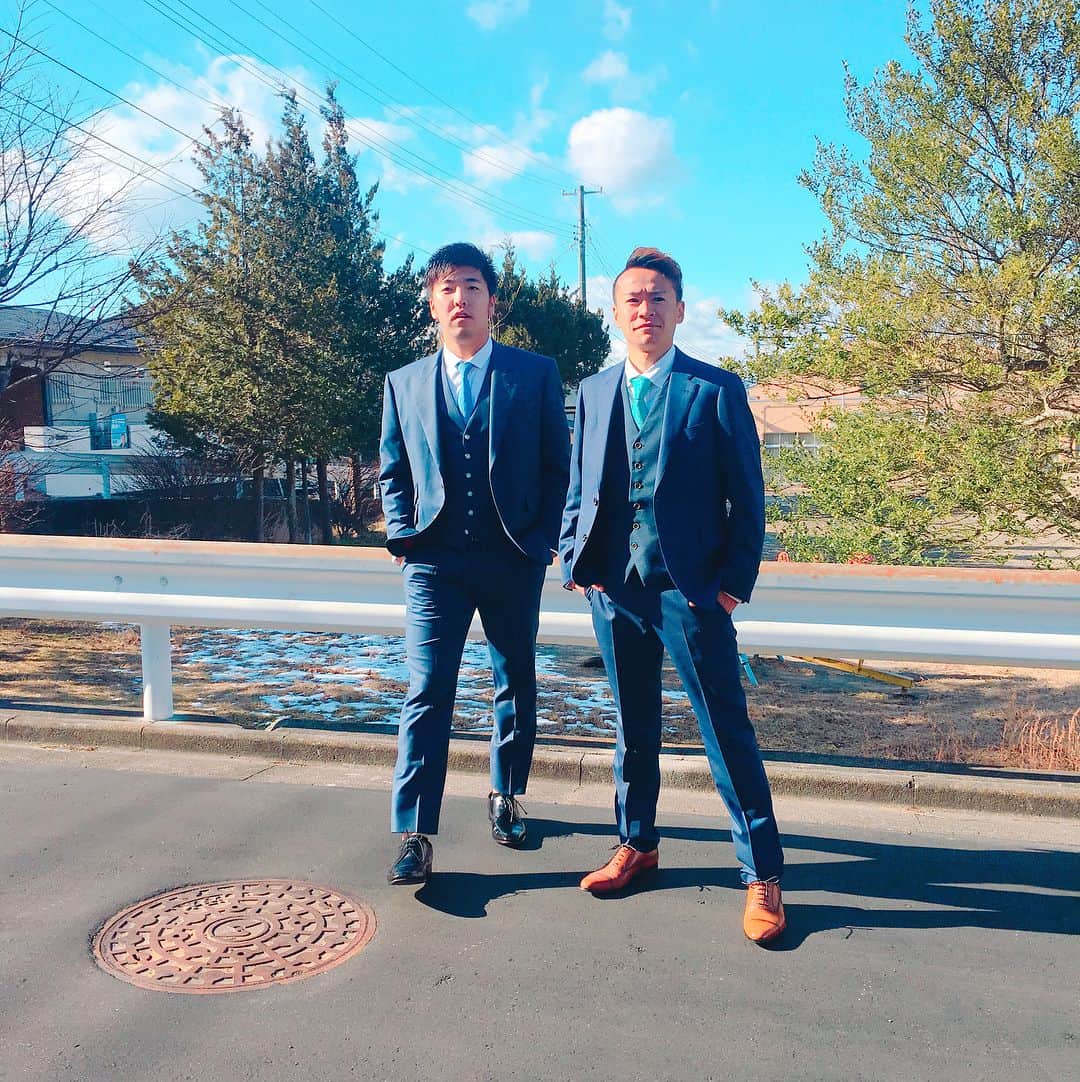 佐藤世那のインスタグラム：「今年は特別な年に出来るように！ いい天気😊1番の親友と！笑 #成人式 #晴れ #仙台 #親友 #思い出 #あけましておめでとうございます」