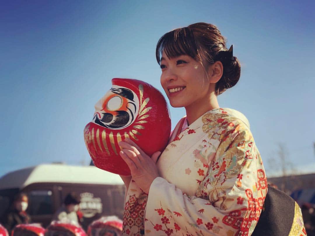 杜このみのインスタグラム：「境町観光親善大使としての初お仕事🌟 境町だるま市での歌謡ステージを務めさせて頂きました💓  お越し頂きました皆さま ありがとうございましたっ‼︎😊 楽しかった〜💓 #茨城県 #茨城愛 #境町 #観光親善大使 #お仕事はじめ #だるま」