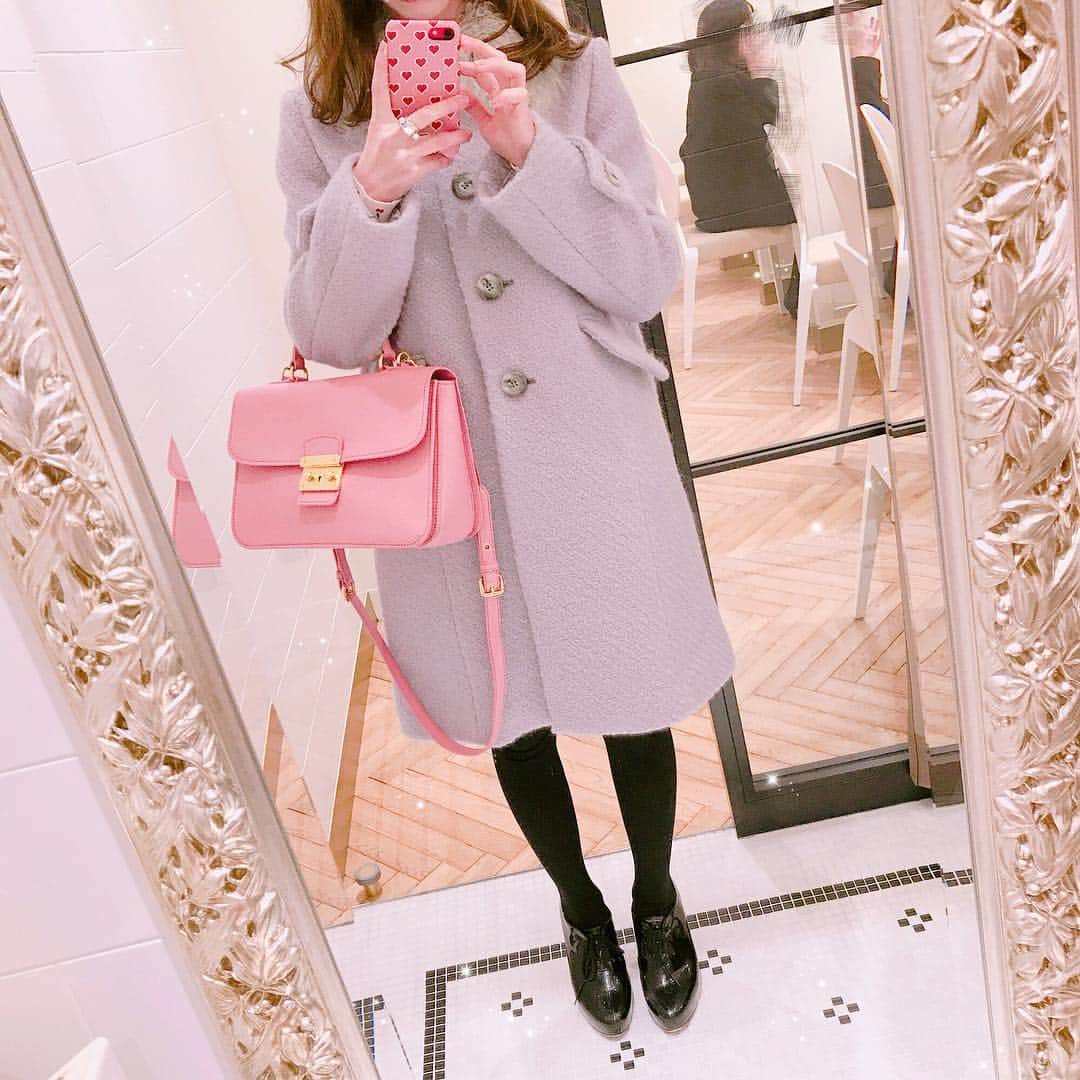 のインスタグラム：「ㅤㅤㅤㅤㅤㅤㅤㅤㅤㅤㅤㅤㅤ ㅤㅤㅤㅤㅤㅤㅤㅤㅤㅤㅤㅤㅤ （撮り直しました 🙌🏻💦） JILLSTUARTのコート。 ロザモンドファー付きコート（S） SALEでちょっとお安く買えて嬉しい ✌🏻 カラーはニュアンスブルー 💙 ファーは取り外しが可能だから 着こなしの幅も広がりそうだなぁ ☺︎ ㅤㅤㅤㅤㅤㅤㅤㅤㅤㅤㅤㅤㅤ #new #coat #ootd #JILLSTUART #yuki__fashion」