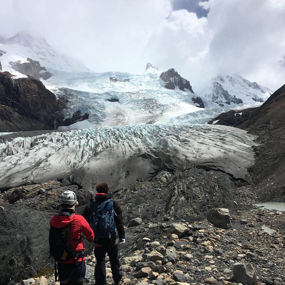 久保田智子のインスタグラム：「Finally...what a monster😱ついに、ついた。#glaciercagliero #patagonia #argentina #glacier #glacierwalk #氷河トレッキング #パタゴニア #エルチャルテン #絶景」