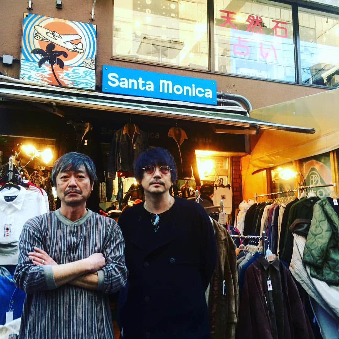 月に吠える。さんのインスタグラム写真 - (月に吠える。Instagram)「オレはさ 吉祥寺のSanta Monicaで アルバイトをしていたんだな 久しぶりに店長に 新年の挨拶に行ったんだな 元気そうでなによりだわな やっぱ古着はいいね #santamonica#サンタモニカ#大森南朋#アルバイト#聖地」1月8日 4時37分 - tsukinihoeru.6960.naoomori