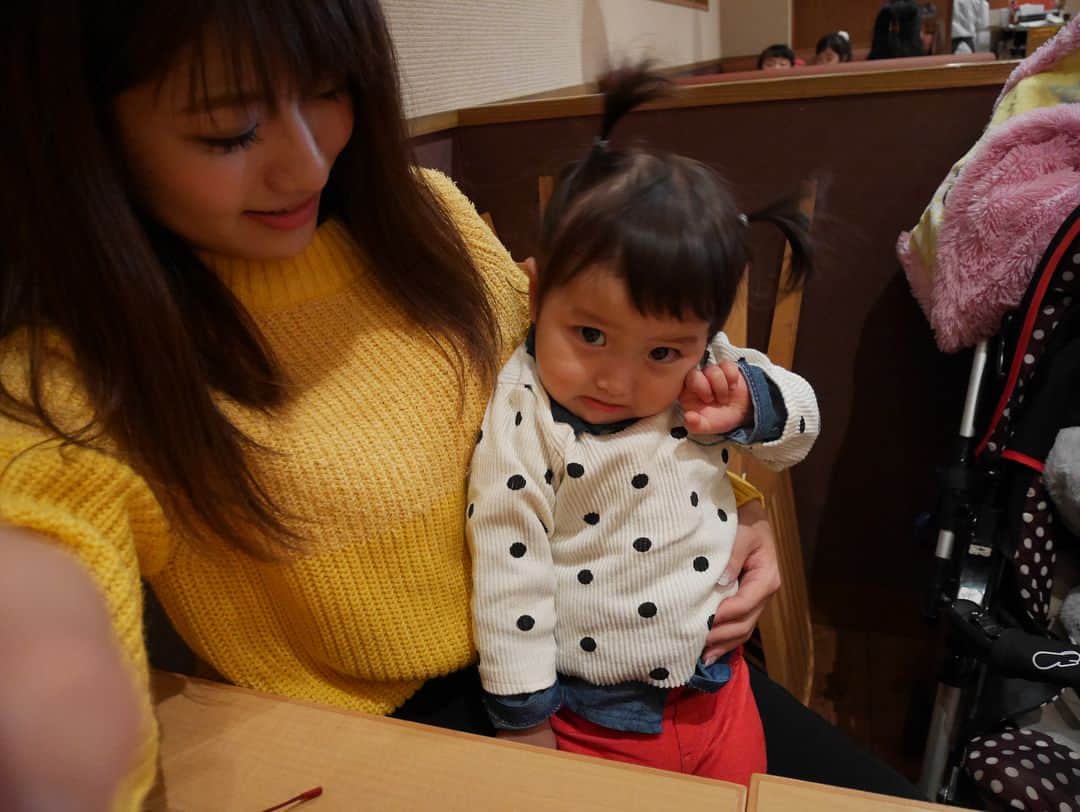 倉田瑠夏さんのインスタグラム写真 - (倉田瑠夏Instagram)「まなみーぜの赤ちゃんとのツーショット😍💕✨ 5.6枚目は親子のツーショットやよ🤤💕 可愛すぎるよぉ〜😭😭♡ #癒し #kids #子ども #可愛い #かわいい #cute #cutegirl #girl #japanesegirl #baybee #love #親子 #2shot #happy #photo #pic #一眼レフ #ミラーレス一眼 #instagood #instapic #子供 #1歳」1月8日 9時28分 - ruka.kurata